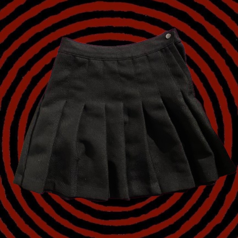 BLACK PLEATED SKIRT HIGH WAISTED DOWNTOWN GIRL GRUNGE EMO